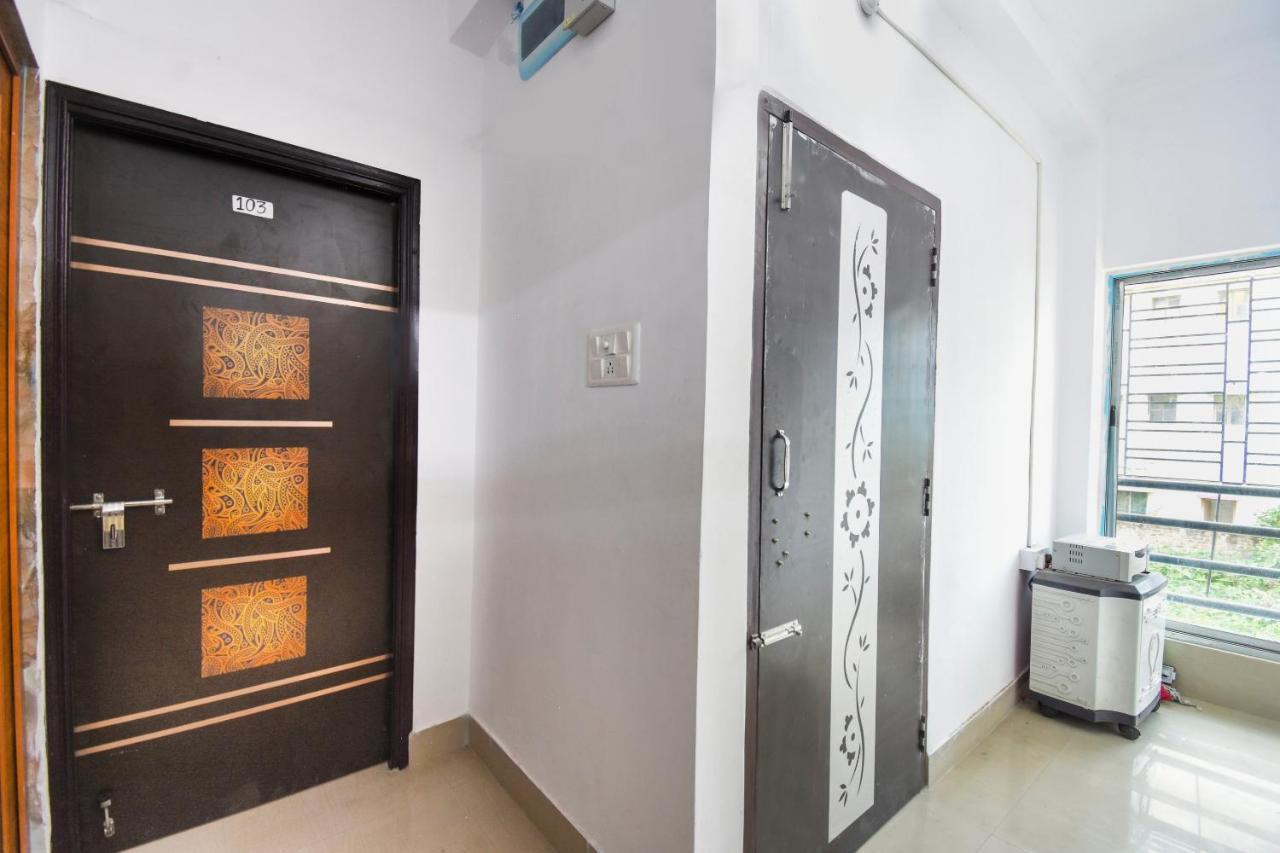 كولكاتا Oyo Flagship Mishika Homes المظهر الخارجي الصورة